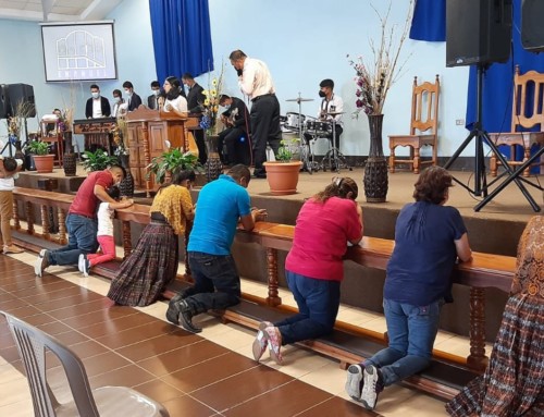 Cientos de Nazarenos en Guatemala se unen en Ayuno, Oración y Estudio de El Sendero en la Gracia