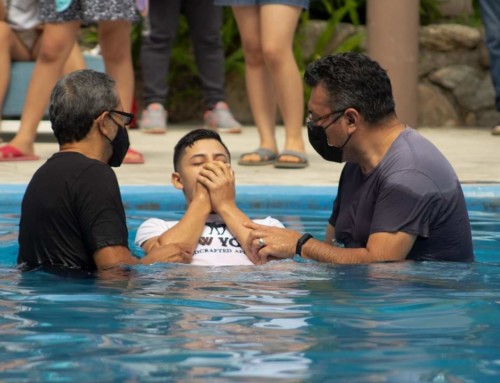 Church in Mexico Celebrates the Baptism of 17 People
