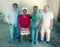 De derecha a izquierda, el pastor Nicolás, el Pastor Jony junto a su esposa y el superintendente de distrito Begardo Bardales.