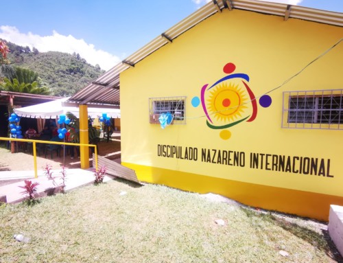 Reconstruyen Aulas de Discipulado Nazareno en 18 días en Senahú, Guatemala