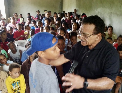 Iglesia en República Dominicana Ministra a los Niños de su Comunidad